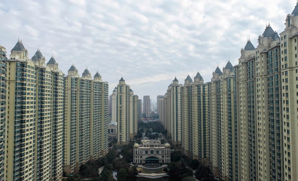 The People’s Bank of China and the National Financial Regulatory Administration will allow bank loans pledged by developers’ commercial properties to be used to repay other loans and bonds.