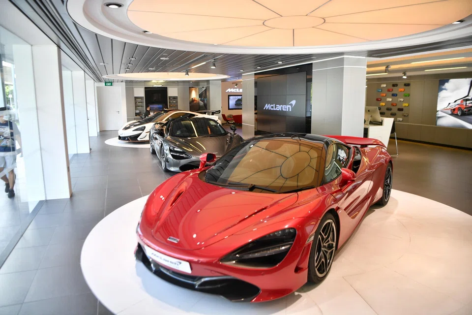 The Certificate of Entitlement (COE) for larger, more powerful cars dropped by S$40,000 in November's first round of bidding. 