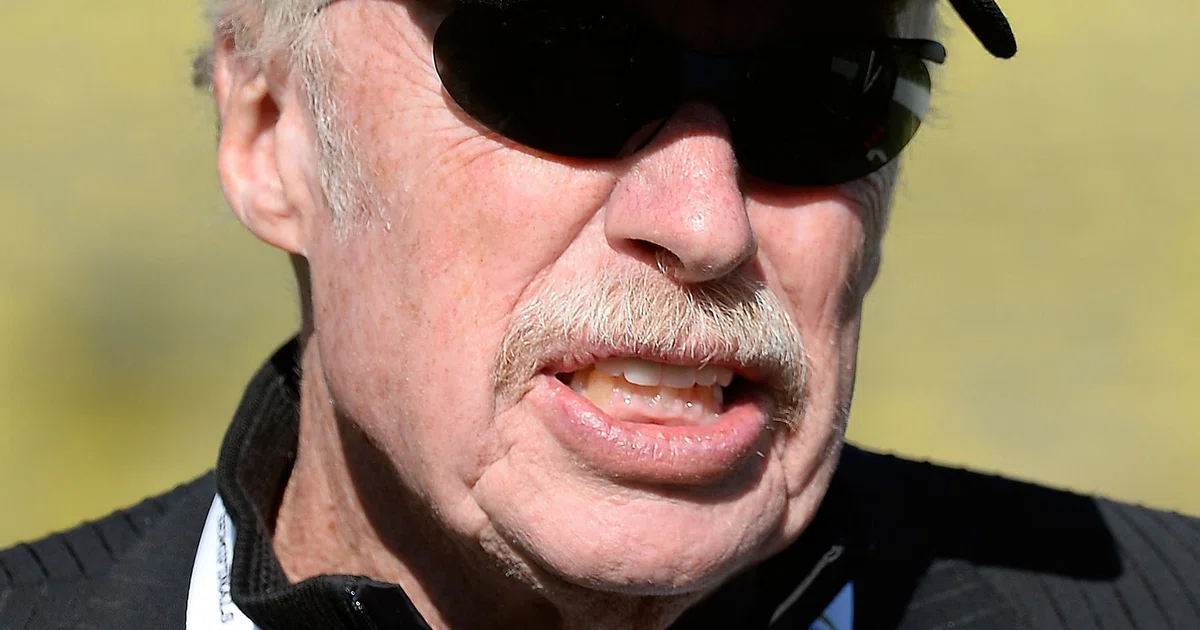 Nike founder Phil Knight to step down - The Business Times