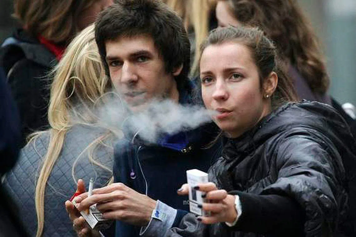 Russia smokers fuming after balcony ban