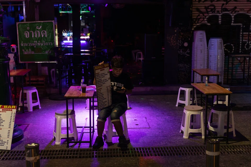 Thailand will allow bars and pubs to reopen in some regions, ending a more than a year-long shutdown, as the tourism-reliant nation targets more travelers to bolster an economic recovery amid an easing Covid outbreak. 