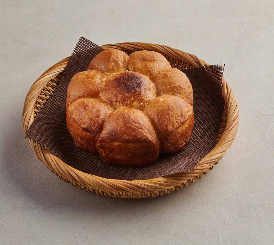 Show-stopping roti paung is steamed and fried for soft, pillowy effect.