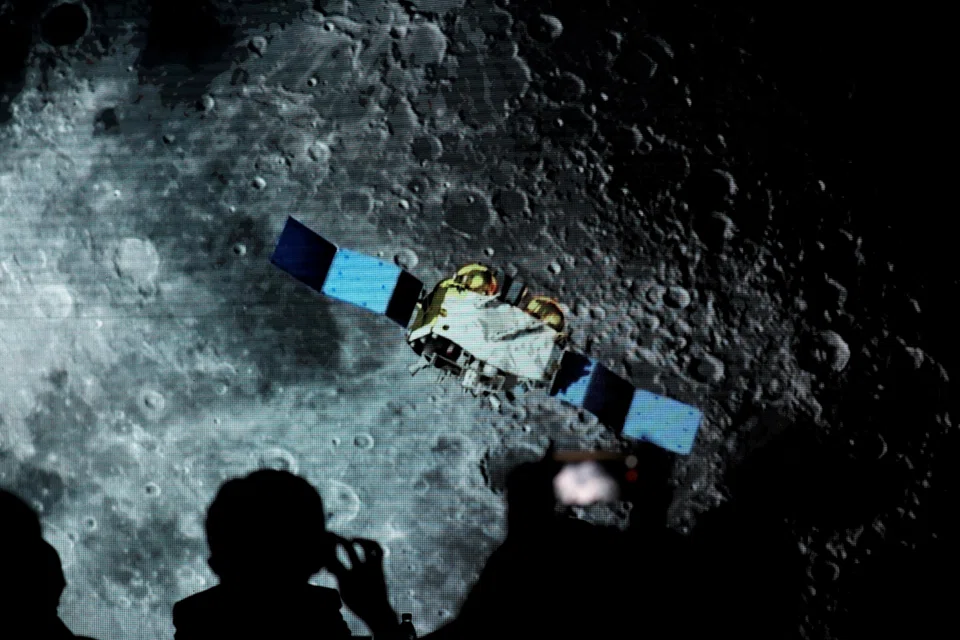 In the 2020 Chinese lunar mission, the Chang’e 5, named after the mythical Chinese goddess of the Moon, an uncrewed probe took back to Earth China’s first lunar soil samples. 