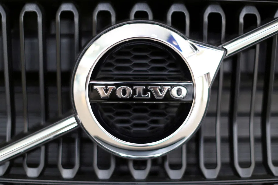 Volvo kept its 2022 outlook for most major markets even as it warned of low visibility because of the supply-chain issues, the ongoing pandemic and the war in Ukraine.