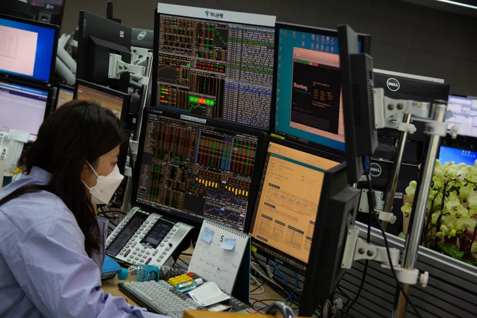 The Kospi rises 25.21 points or 1.11 per cent to 2,293.61.