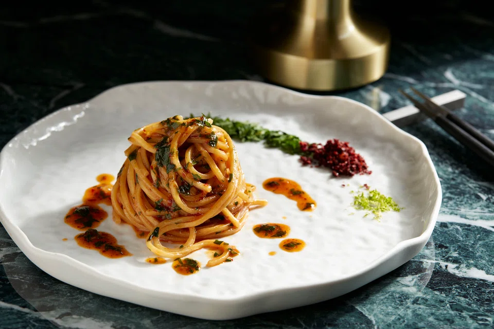 Aglio Olio pasta is made with a sauce using broth of three types of chicken.