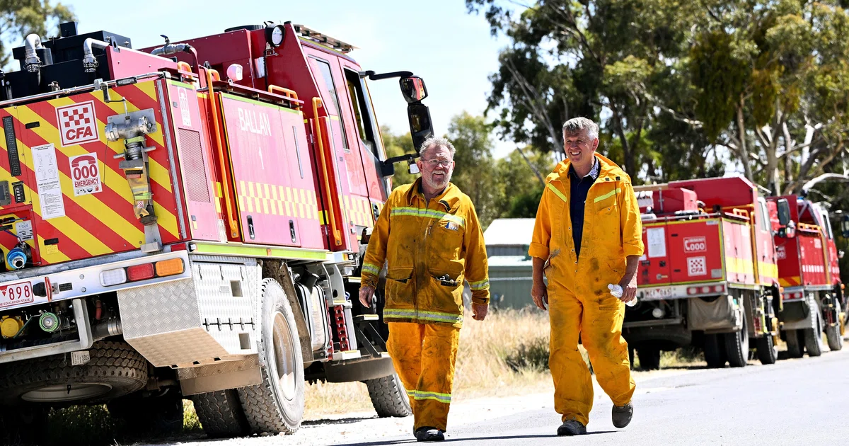 Thousands ordered to flee while they can as bushfire burns in Australia ...