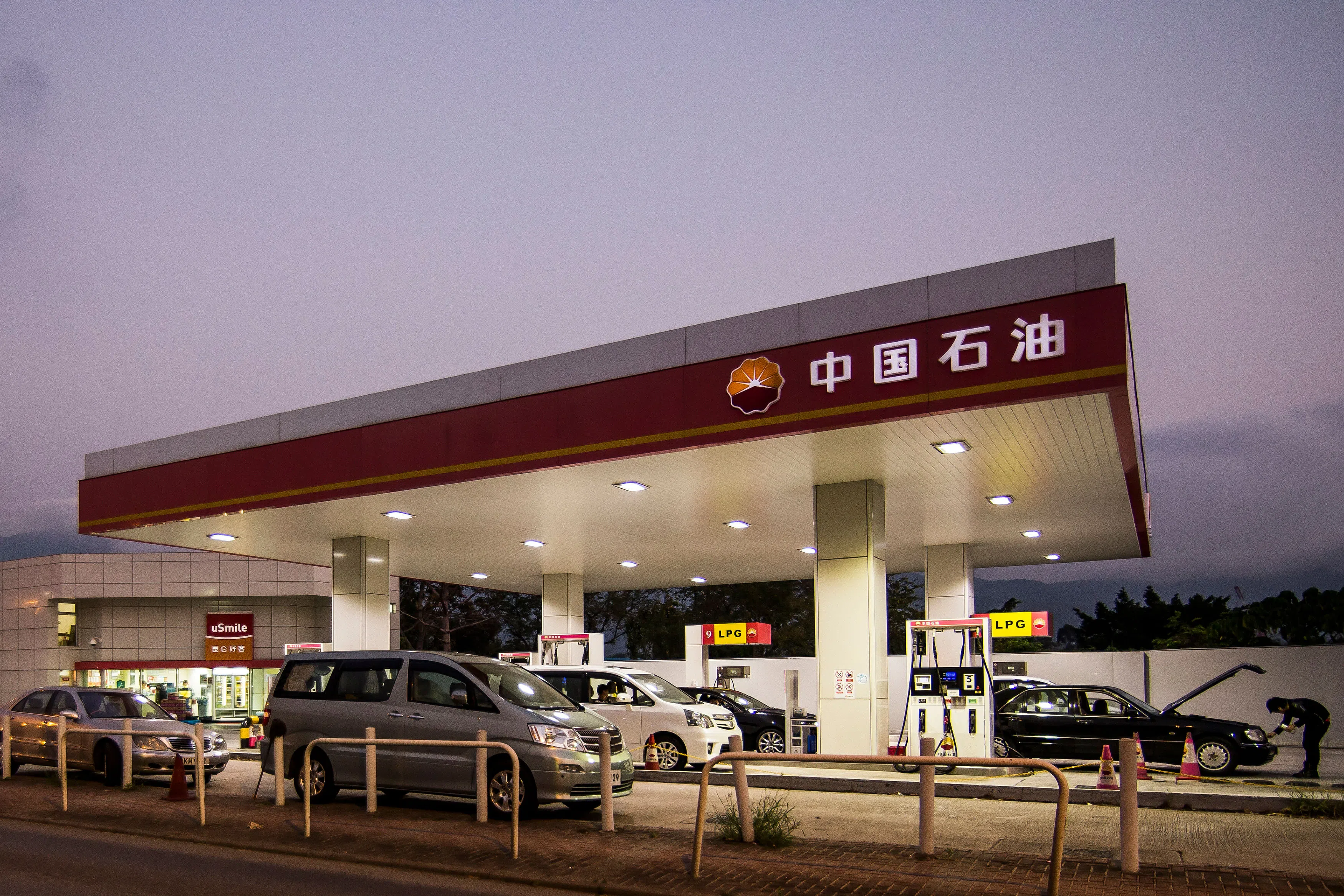 PetroChina mulls Canadian asset swap to ride out oil plunge
