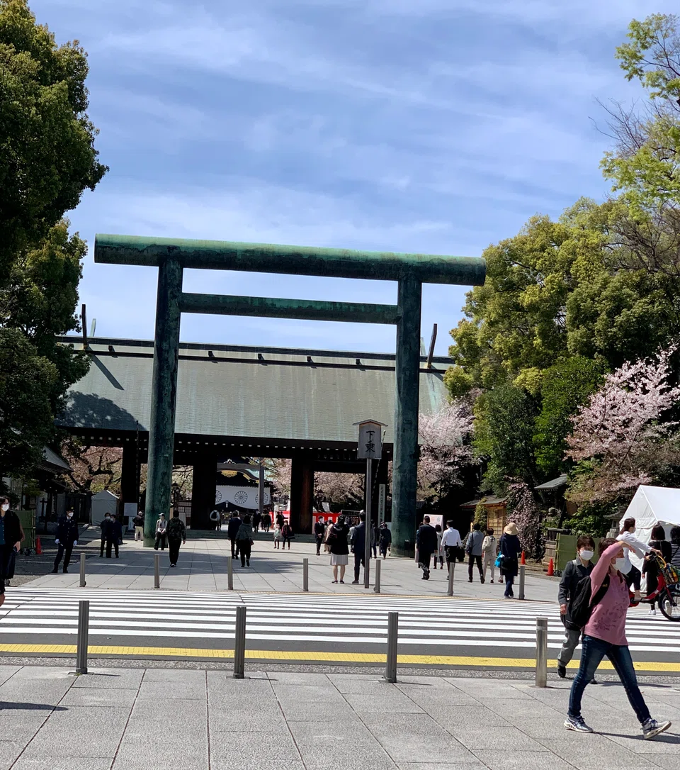 Locals out and about at Yasukuni shrine