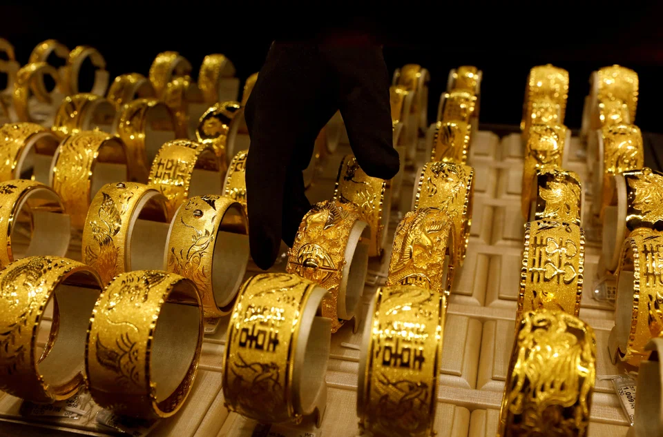 Central bank purchases of bullion have hit a record in the third quarter of last year at almost 400 tons.