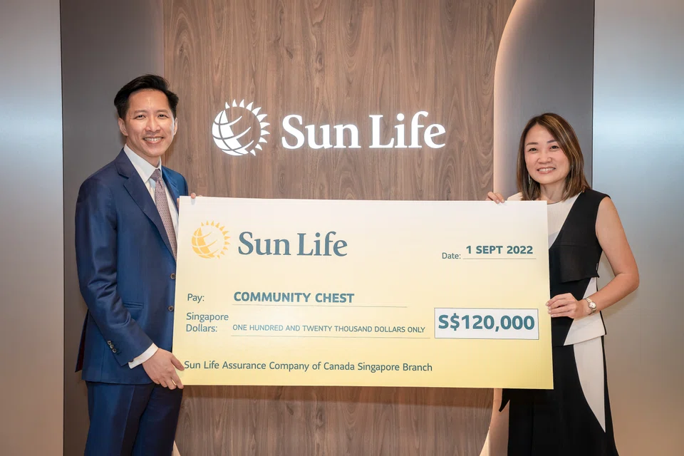 From left: Michael Wei, chief partnership and marketing officer, Sun Life Singapore, and Rae Lee, director of Philanthropic Partnerships and Engagement, Community Chest.  
