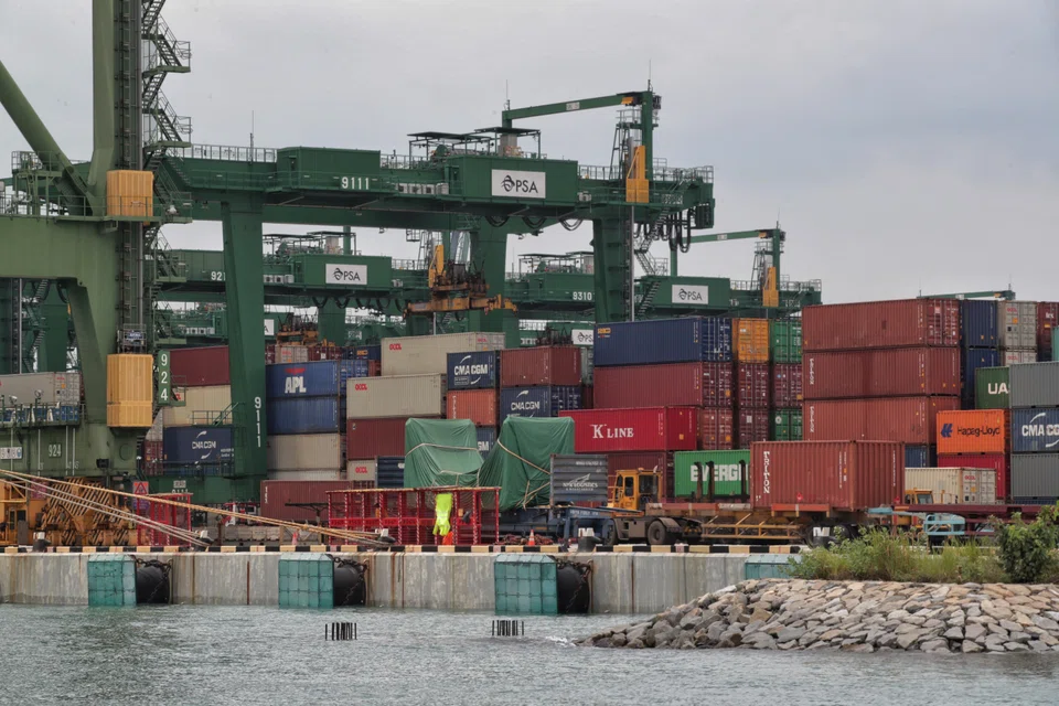 Overall, shipments to Singapore's top 10 markets fell in July, mostly due to non-oil domestic exports to the EU, Taiwan and China.