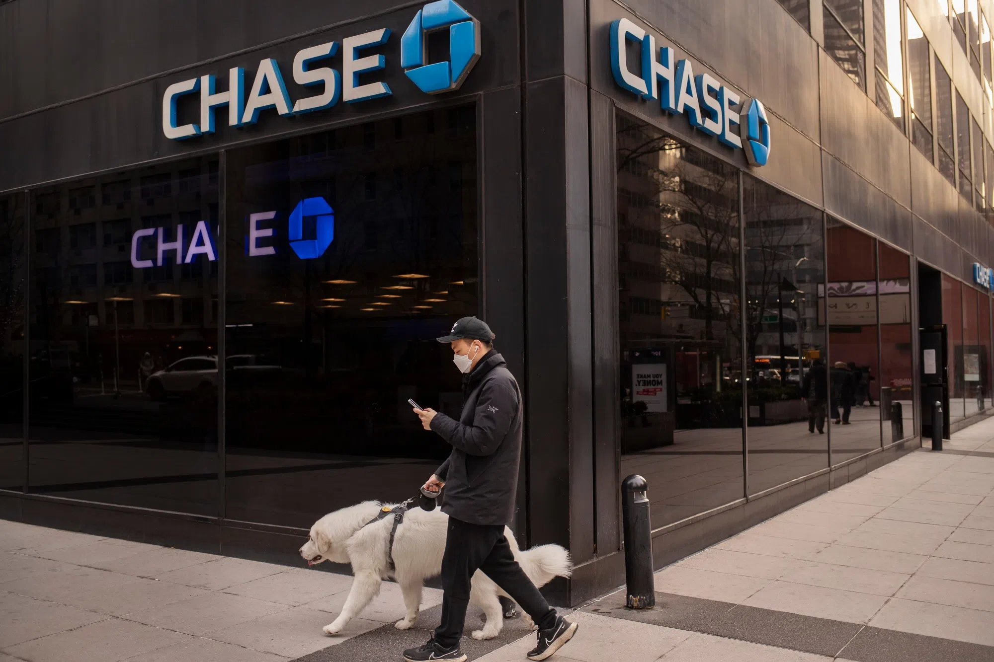 JPMorgan Chase is phasing out safe deposit boxes - The Business Times
