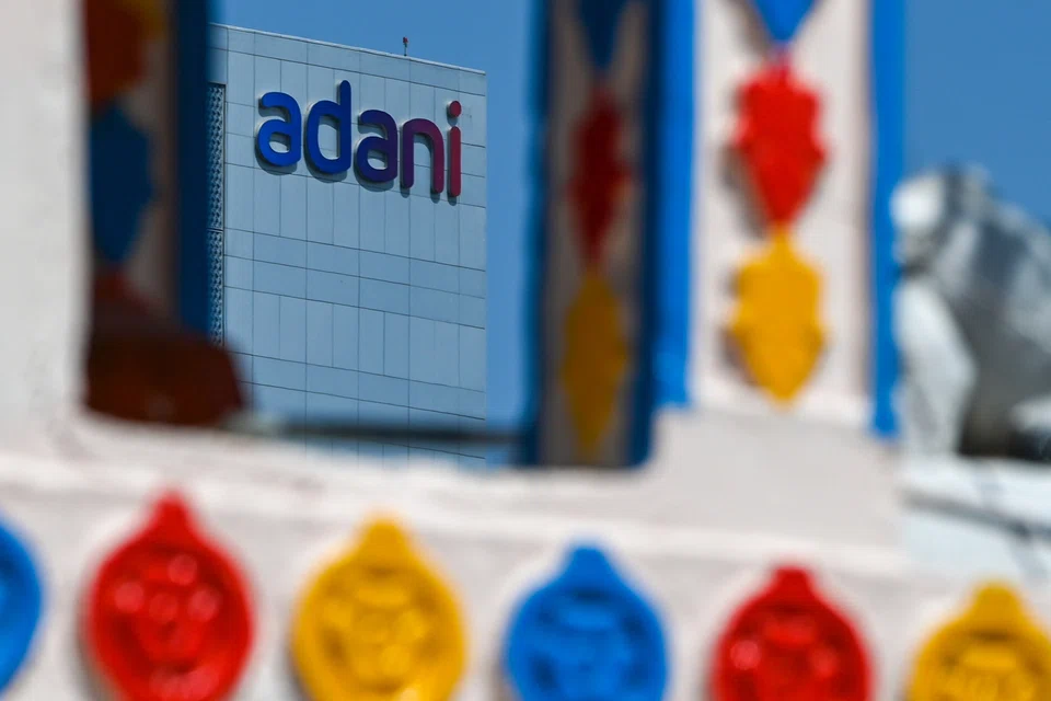 The flagship firm of billionaire Gautam Adani’s empire posted net income of 18.9 billion rupees (S$305 million) for the quarter through December.