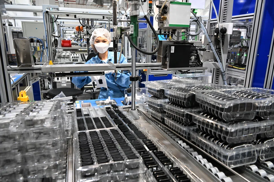 For the upward momentum in Singapore's PMI reading to be sustainable, a further improvement in new export orders is key, says OCBC chief economist Selena Ling.