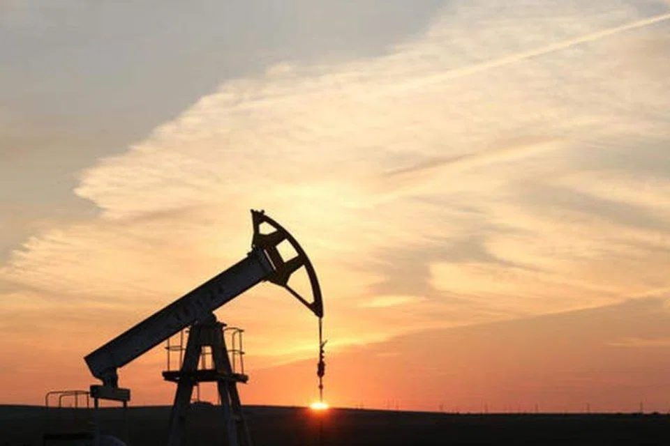 Brent crude futures settles up US$2.32 at US$95.99 a barrel, extending a 1.1 per cent rise from the previous session but falling 2.6 per cent on the week.