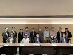 Back Row (L-R): Dr. Tan Aik Hau (RMA), Dr. Chan Kwok Wai, Adrian (RMA), Dr. Constance Lo (RMA), Dr. Chew Huck Chin (RMA), Dr. Kenneth Chan (RMA), Dr. Ng Choon Yong Alvin (TRP), Dr. Yip Hwee Seng (TRP), Dr Yang Tze Yi Steve (TRP), , Dr. John Law Lik Muk (TRP), Ms. Joelle Lee (Chief Operating Officer, OUELH) 
Front Row (L-R): Mr. Isaac Chen (Chief Operating Officer, OUE), Dr. Teo Yeow Kwan (TRP), Dr. Stephen Riady (Executive Chairman and Chief Executive Officer, OUE), Dr. Su Jang Wen (Thoracic & Cardiovascular Surgery Specialist), Mr. Yet Kum Meng (Chief Executive Officer, OUELH)