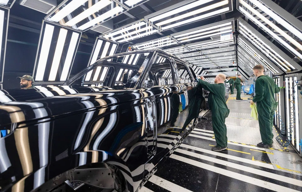 The S&P Global/CIPS flash composite Purchasing Managers’ Index (PMI) has dropped to 47.8 in January from 49.0 in December, at the bottom end of economists’ forecasts in a Reuters poll and the lowest since January 2021.