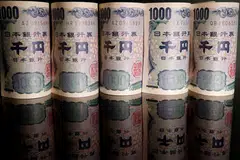 Fund managers bullish on the Japanese yen believe the currency will find its bottom, thanks to incipient inflation pressure and the Ministry of Finance or Bank of Japan intervention. 