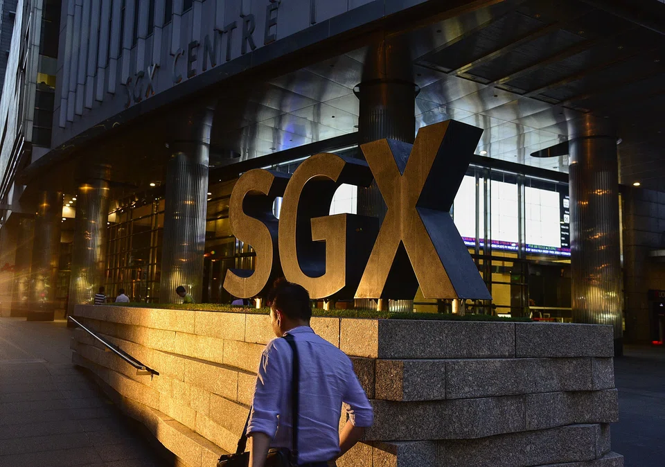 Across the broader market, losers beat gainers 308 to 257 after 1.3 billion securities worth S$1 billion changed hands. 
