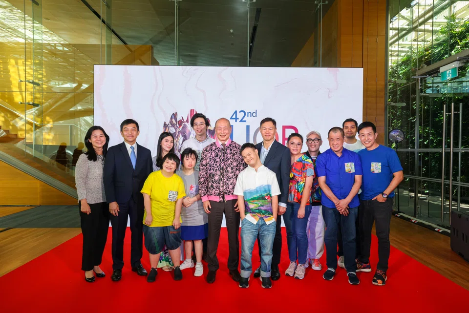 Tan Chuan-Jin (second from left), Speaker of Parliament and adviser to the National Council of Social Service, Wee Ee Cheong (centre), deputy chairman and CEO, UOB, with UOB Painting of the Year artists and Journey artists at the launch event.