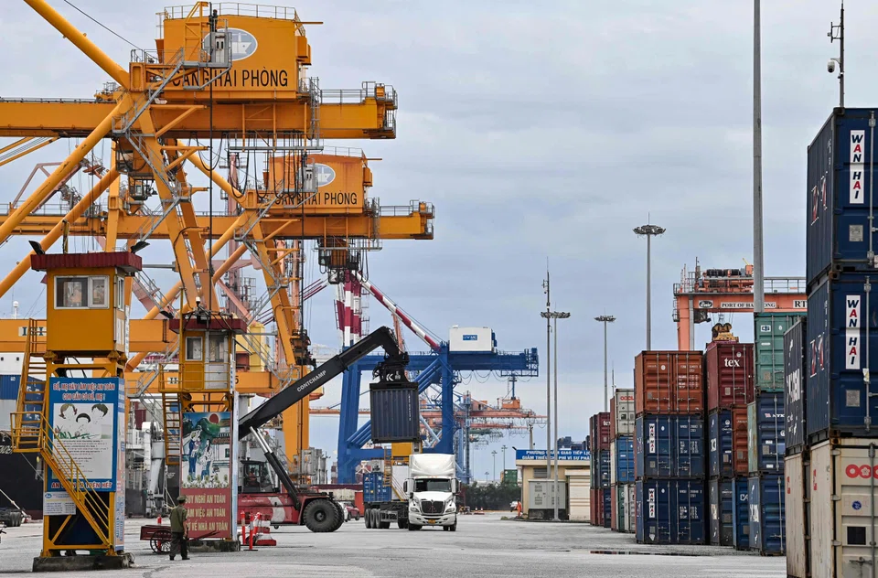 Vietnam exports in October rose 5.9 per cent from a year earlier to US$32.31 billion, with imports also witnessing a rise of 5.2 per cent, the statistics office says in a report.