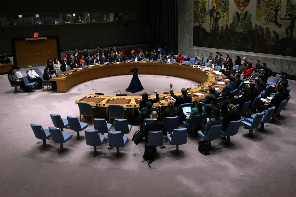 Before the vote, the US ambassador says it would be a "historic mistake" for the council not to adopt the resolution.