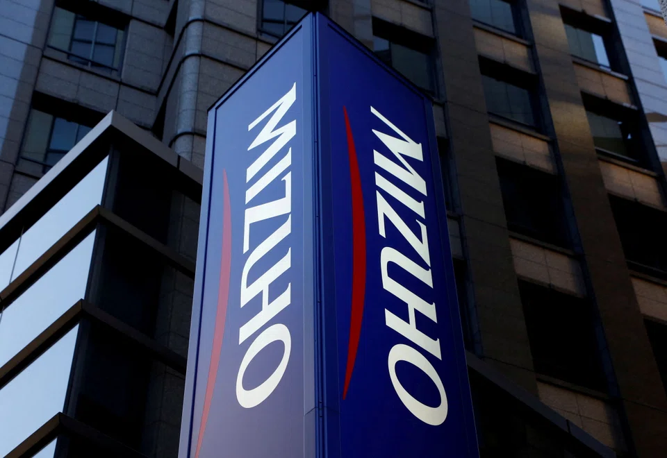 Mizuho Bank's signboard is pictured in Tokyo, Japan, January 25, 2017.  REUTERS/Kim Kyung-Hoon/File Photo