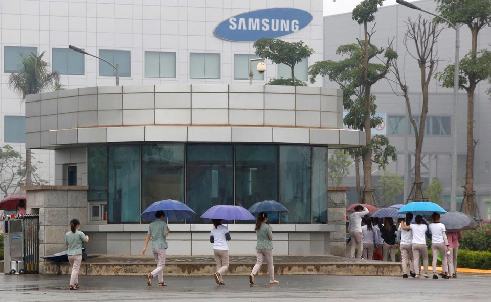 Samsung plans to invest US$2 billion more into Vietnam, raising its total to US$20 billion.