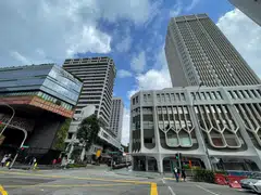 Located at 111 North Bridge Road, Peninsula Plaza was built in 1979. It is located near malls such as Funan shopping mall, Capitol Plaza and Raffles City. 