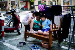 “Non-adult” children won’t be allowed to access the Internet from mobile devices from 10.00 pm to 6.00 am, the agency says in a draft of rules.