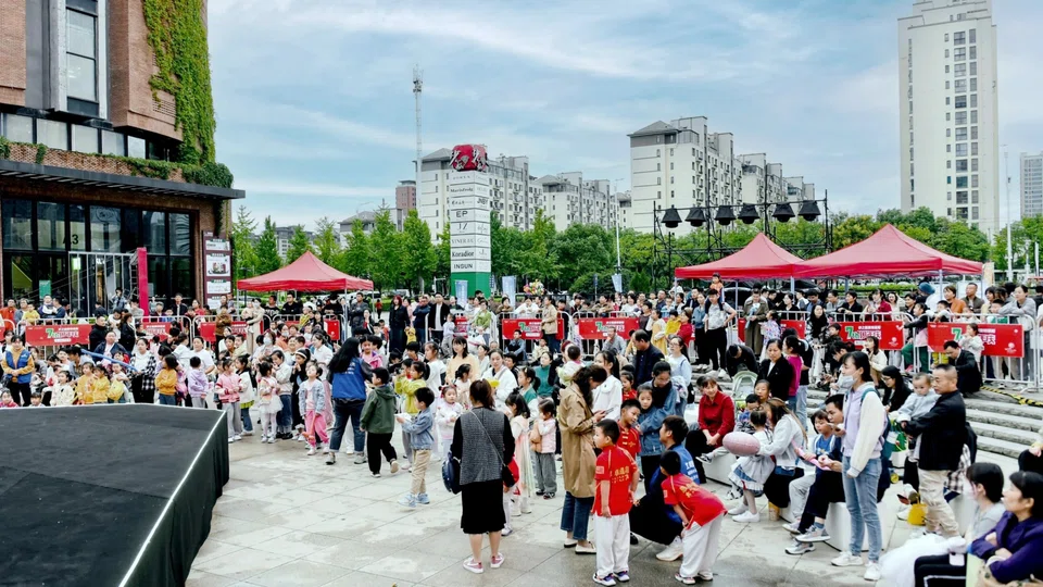 Sasseur Reit is a China-based retail outlet mall real estate investment trust.