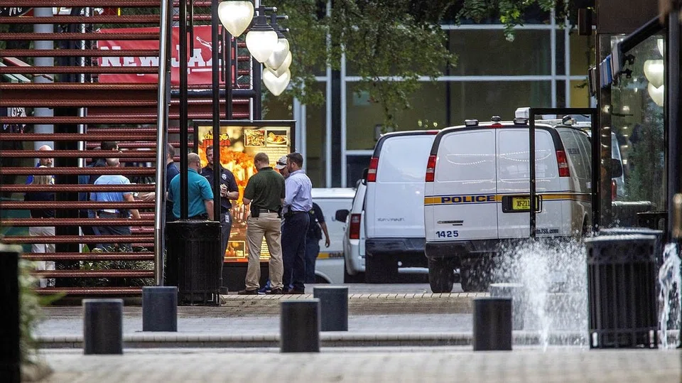 Some 528 ethnic Rohingya refugees broke out of an immigration detention centre in Malaysia early Wednesday, with more than a hundred still at large, according to the Malaysian Immigration Department.