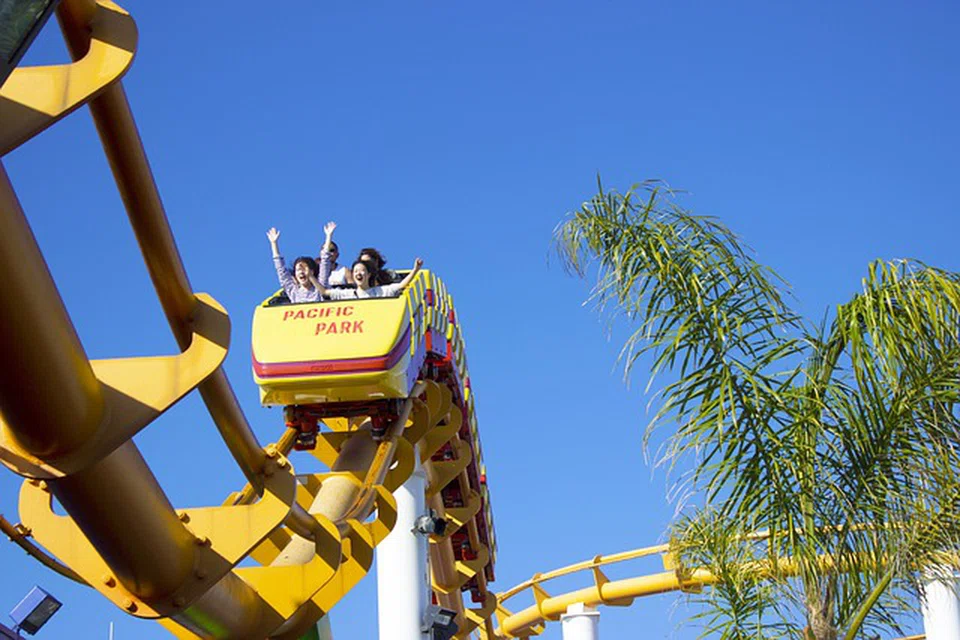 The turnaround is due to an increase in the company’s revenue derived from theme park operations.