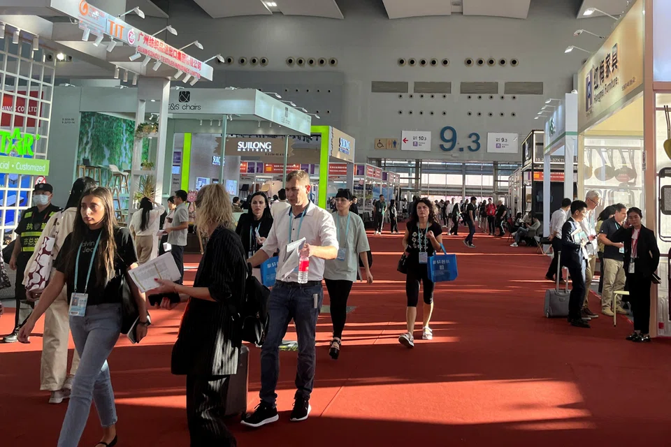 With three days left of the Canton Fair’s final phase, some 157,200 overseas buyers have visited by Saturday (Oct 28), organisers say.