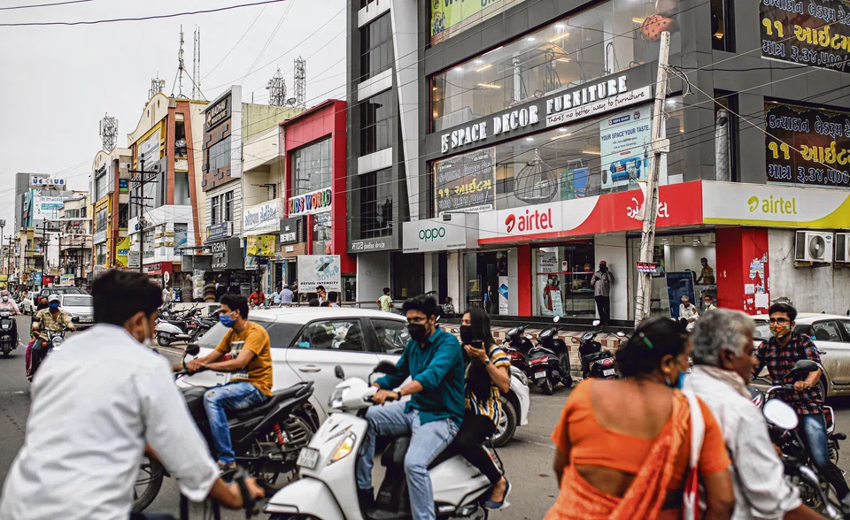 S&P Global India Purchasing Managers Index for services declined to 54.3 last month as new business inflows softened, data showed Thursday (Oct 6).