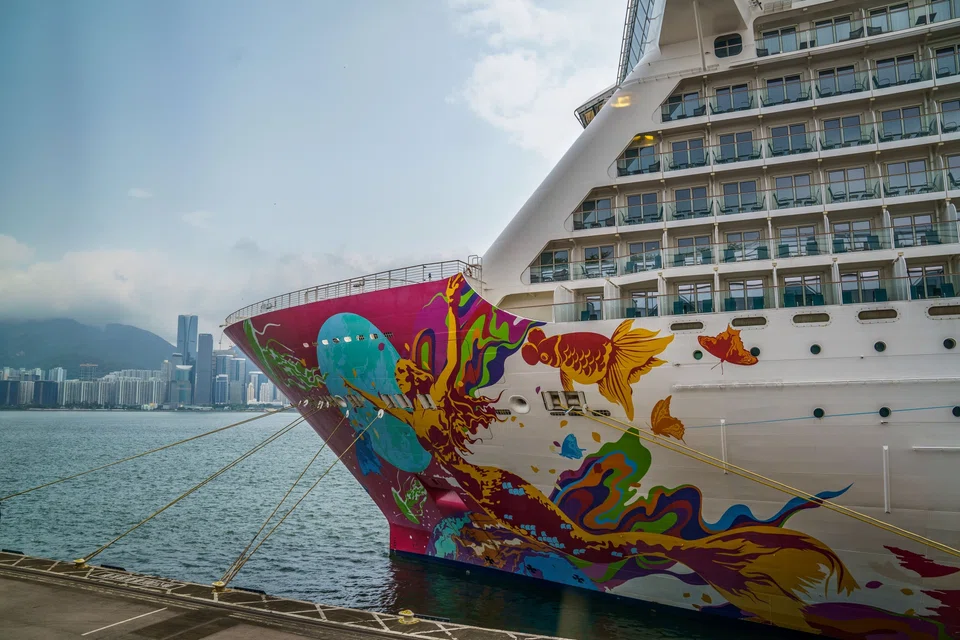 MALAYSIAN billionaire Lim Kok Thay is launching another cruise line in Singapore, months after his Hong Kong-based cruise empire imploded