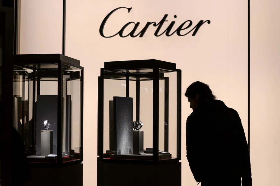 Cartier jewellery owner Richemont says sales rose to 5.59 billion euros (S$8.18 billion) in the three months to the end of December.