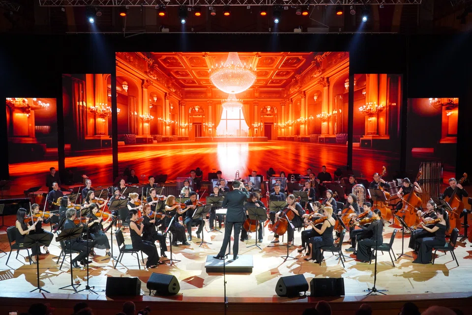 To kick off Spotlight Singapore in Vietnam, Vietnam’s Sun Symphony Orchestra and guest musicians from Singapore performed 11 orchestral works at the Vietnam National Academy of Music in Hanoi.