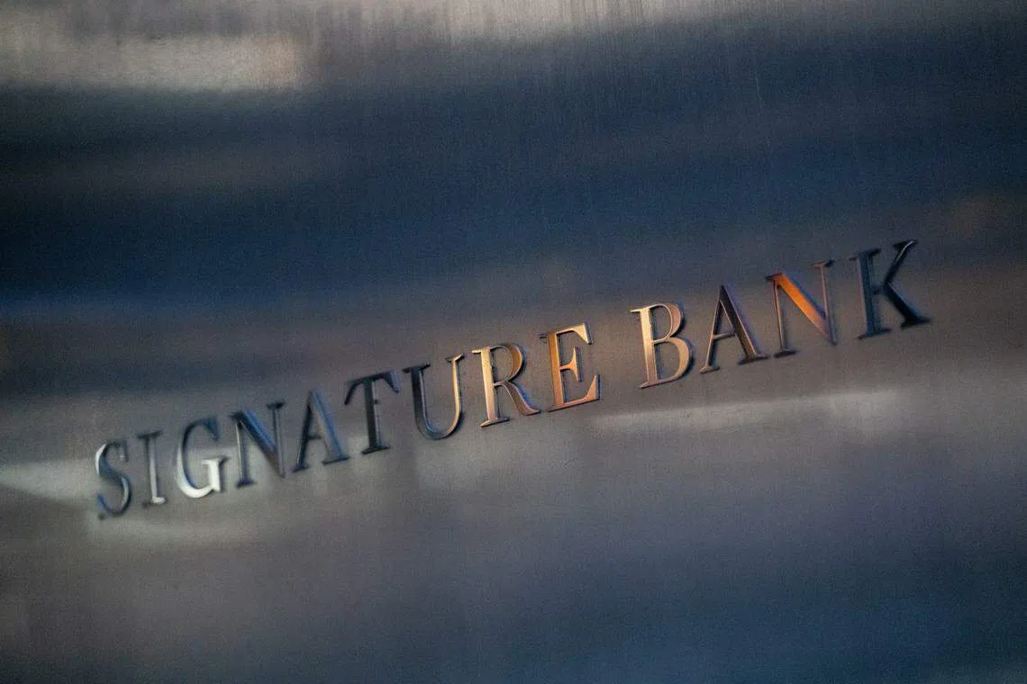 A Signature Bank branch in New York. Photographer: Jeenah Moon/Bloomberg
