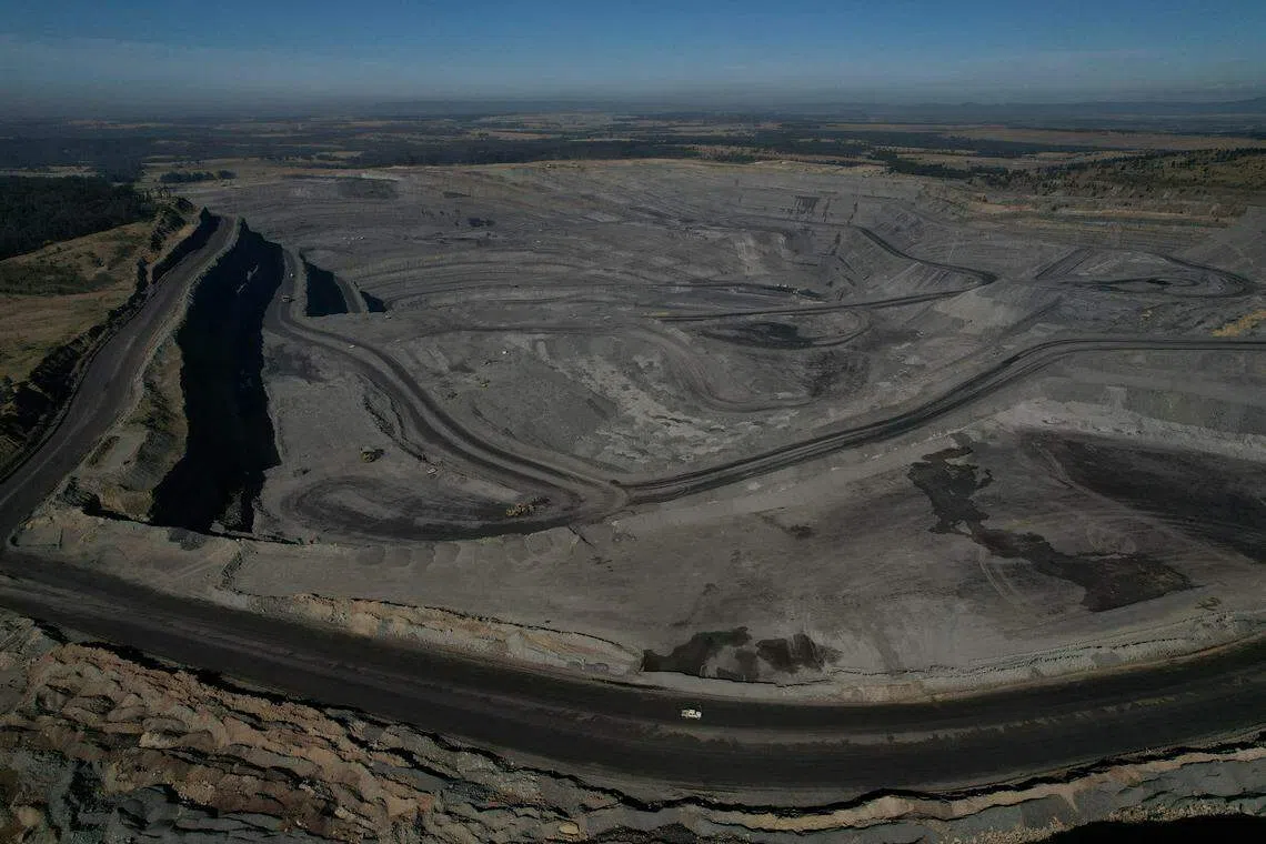 The deal will pave the way for Glencore to hive off its profitable but polluting thermal coal business and focus on mining metals such as copper, nickel and zinc. 