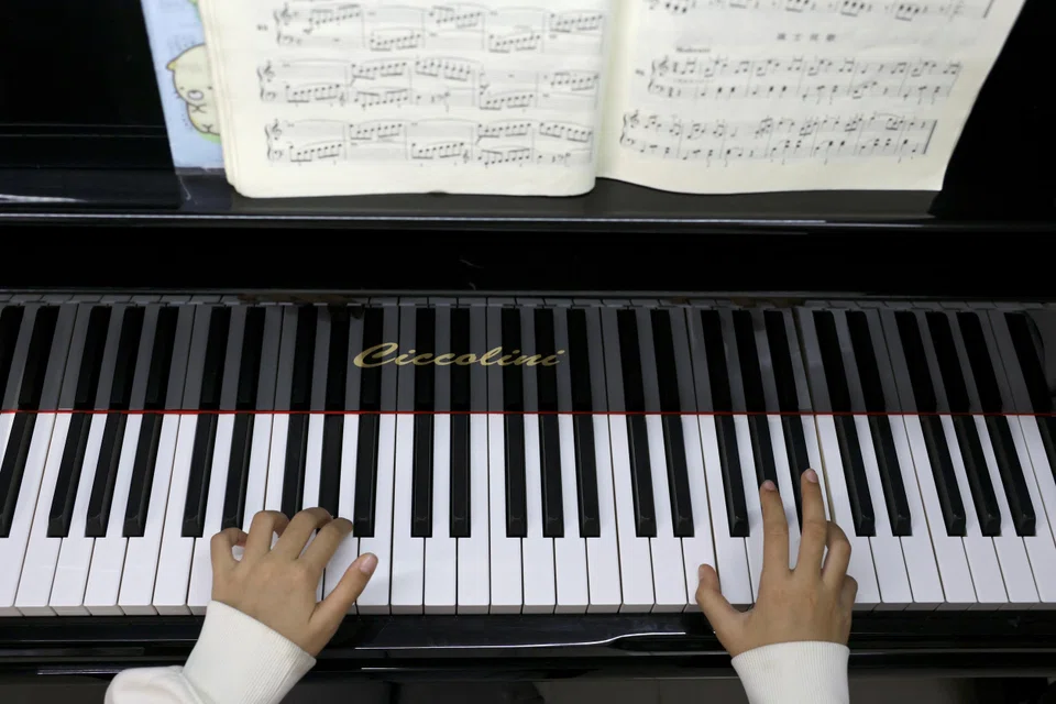 Schools in many districts have now been ordered to stay open longer so that students have somewhere to go because private tutoring schools have closed. 