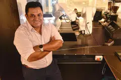 Above: Ross Digital founder and CEO Gavin Pathross, with The Super Manual robot barista at Ratio Cafe + Gastrobar in Ion Orchard.