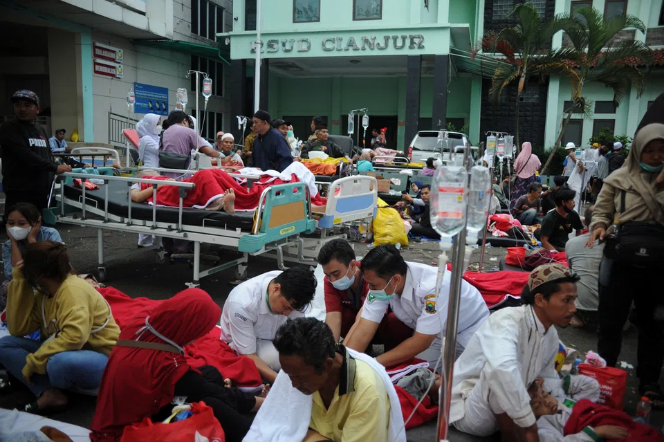 Medical workers treat the victims outside the district hospital after an earthquake hit in Cianjur in Indonesia's West Java on Monday (Nov 21). 