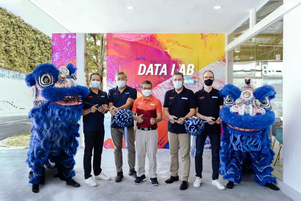 Present at the Data Lab launch were (L-R) SportSG deputy chief executive officer (CEO) Dr Chiang Hock Woon; SportSG CEO Lim Teck Yin; Minister for Culture, Community and Youth Edwin Tong; Decathlon Singapore CEO Stephan Veyret; and Decathlon Singapore technical director Matthieu Blanchard.