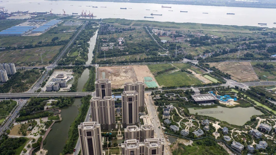 Banks are reluctant to extend fresh credit to struggling real estate firms due to worries about the impact on their asset quality.