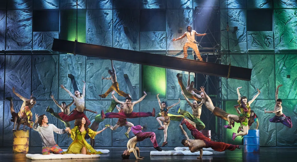 “Notre Dame de Paris,” which made its debut in Paris in 1998. The splashy show, an example par excellence of what makes modern French musicals distinctive, begins a run at Lincoln Center in New York. 