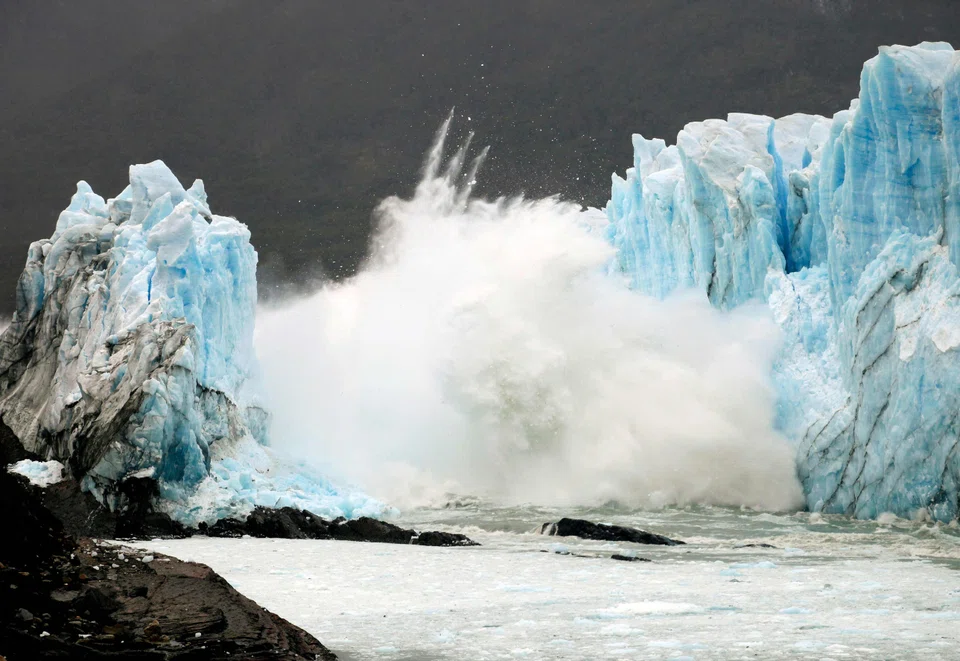 Most media coverage of the climate crisis focuses on broad, long-term projections and a narrow range of threats like melting glaciers and disappearing polar bears, according to UNIL research.