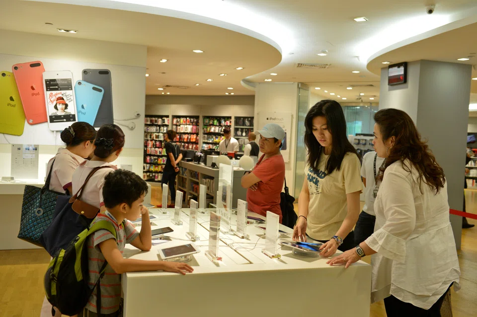 A 2013 file photo of customers at Epicentre's ION Orchard outlet. The special auditor found that some S$8.1 million of the S$40.7 million of loans that Epicentre did take up were not recorded in the group’s accounting and banking records.