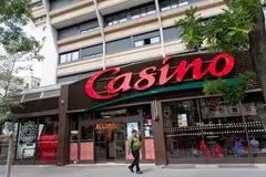 Casino is in exclusive talks with Groupement Les Mousquetaires – which holds the Intermarche brand – and Auchan with a view to sell all of its hypermarkets and supermarkets.